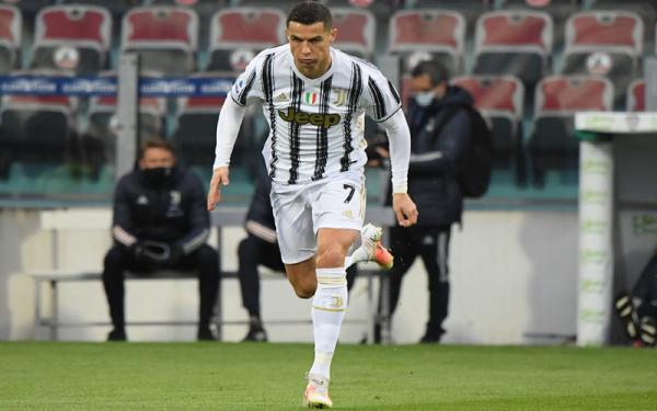Striker Juventus Cristiano Ronaldo baru saja melewati rekor gol legendaris Brasil Pele. Dia langsung mencurahkan kebahagiaannya di Instagram. (Foto: Reuters)