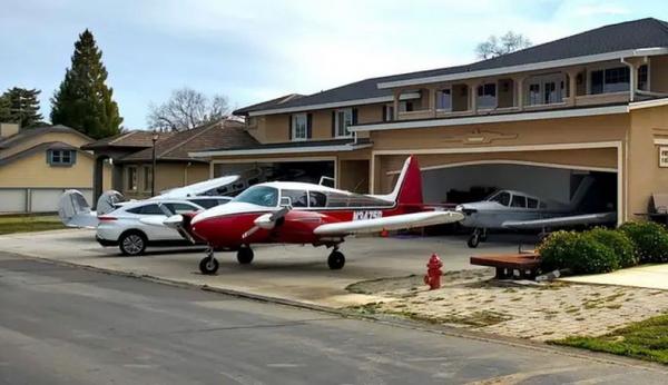 Housing of the ‘Sultans’, Almost All Occupants Have Private Plane Parked in Front of the House