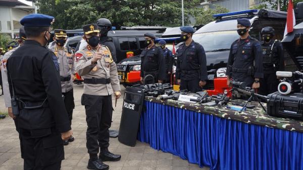 Kapolda Bali Irjen Pol Putu Jayan Danu Putra mengecek persiapan pengamanan rencana kunjungan kerja (kunker) Presiden Joko Widodo (Jokowi) ke provinsi ini, Senin (15/3/2021). (Foto: iNews/Indira Arri)