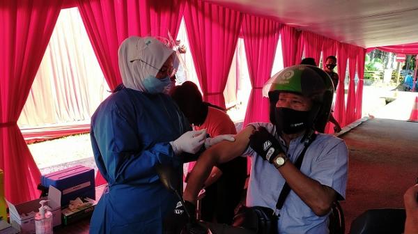 vaksinasi2 Vaksinasi drive thru untuk lansia di Bogor mulai hari ini (foto: Putra/MNC media)