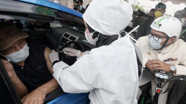 18 Mpi Rk6 Panglima TNI Marsekal TNI Hadi Tjahjanto bersama Kapolri Jenderal Pol Listyo Sigit Prabowo kembali memimpin Serbuan Vaksinasi bagi prajurit TNI, anggota Polri, serta masyarakat di Kota Surabaya, Jawa Timur. (Foto: Istimewa)