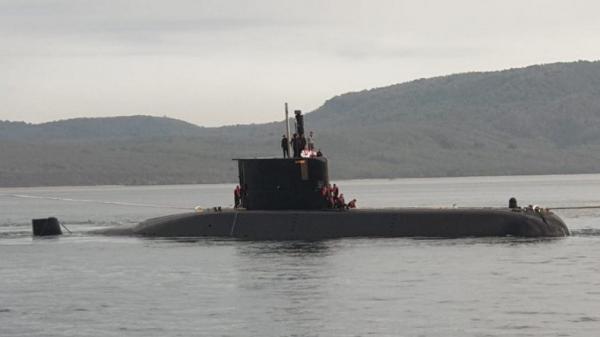 KRI Alugoro-405 dan Pengukuhan Komandan KRI Alugoro-405 di Dermaga Selat Lampa, Kepri, Selasa (6/4/2021). (Foto: Puspen TNI).