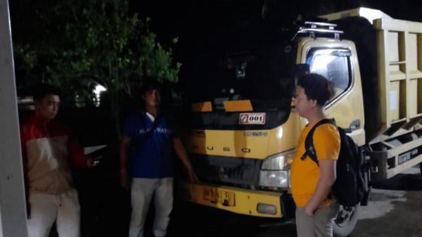 Dump Truck-1 Pelaku KHI dan mobil dump truck yang dipakai menggilas istri temannya hingga tewas di Padang Pariaman (Rus Akbar/MNC Portal)