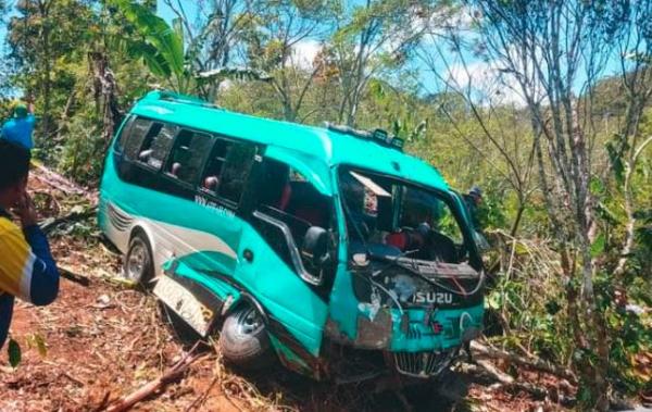 Kecelakaan Isuzu Elf Masuk Jurang Di Aceh Tengah, 2 Tewas, Belasan Luka ...