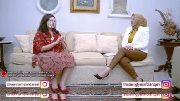 Susaningtyas Kertopati berbincang dengan Vena Melinda tentang sistem pertahanan Indonesia. (Foto: Ist/Sucipto).