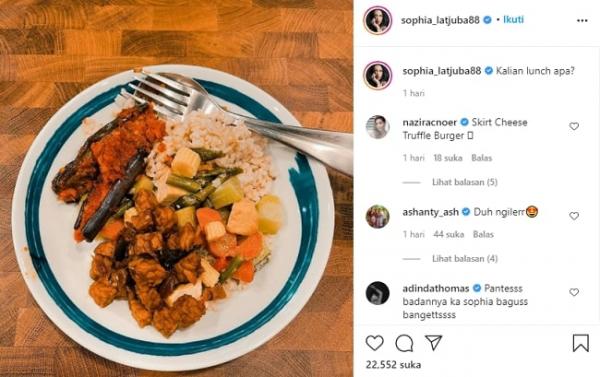 Sophia Latjuba unggah foto makan siangnya. (Foto: Instagram)