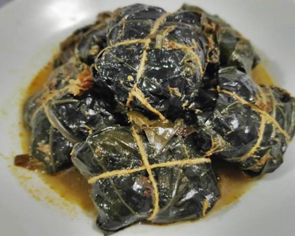 Deretan Makanan Khas Dayak, Botok Mengkudu Foto: Instagram @lingling_soebondo
