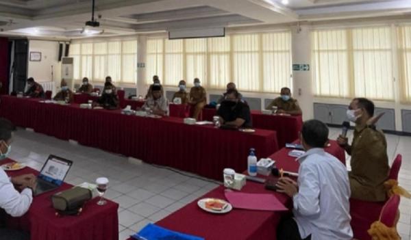 Wabup Kapuas Hulu Dampingi 14 Kades Datangi PLN Minta ...