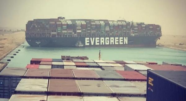 000 Kapal Kandas Terusan Suez Kapal kargo raksasa Ever Given yang kandas di Terusan Suez. (Foto: Instagram)