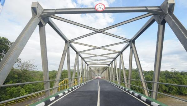Gubernur Jabar Ridwan Kamil meresmikan Jembatan Cibuni di Kecamatan Cibuni, Kabupaten Sukabumi, Rabu (24/3/2021). (Foto: Humas Pemprov Jabar)
