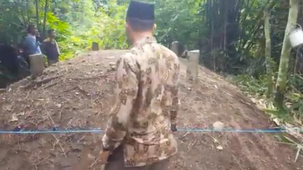 Tanah kuburan di Padang Pariaman, Sumbar Tanah kuburan di Padang Pariaman, Sumbar menjadi tinggi secara tiba-tiba (Rus Akbar/MNC Portal)