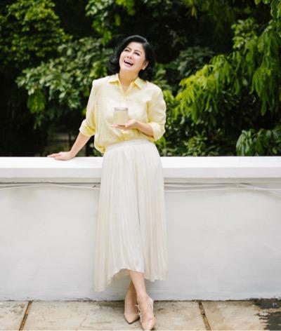 Desiree memakai rok yang membuatnya feminin. (Foto: IG)