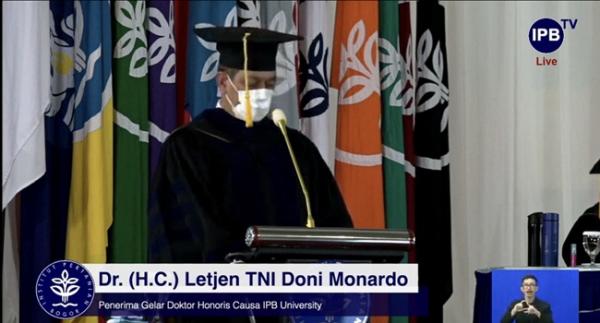 Doni Monardo resmi menyandang gelas Doktor Honoris Causa IPB (dok: IPB TV)