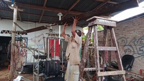 Tukang las di Asahan, Sumut rancang helikopter mini (Ulil Amri/MNC Portal)