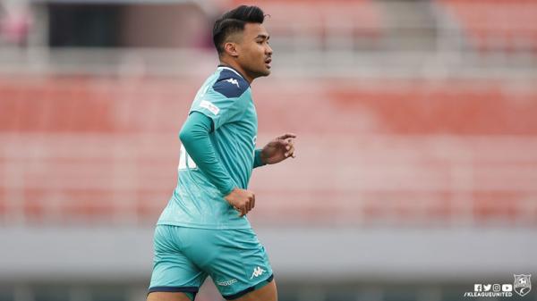 Asnawi Mangkualam Bahar (kiri) melakoni debutnya bersama Ansan Greeners kontra Yangpyeong FC di laga putaran kedua Piala FA Korea (KFA) 2021, Minggu (28/3/2021) sore WIB. (Foto: Twitter @KLeagueUnited)