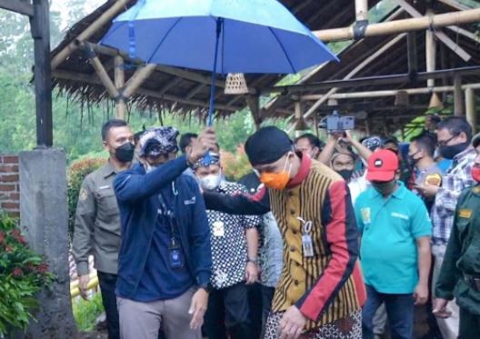 Menparekraf Sandiaga Uno dan Gubernur Jateng Ganjar Pranowo. (Foto: Tim iNews)