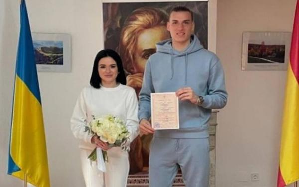 Andriy Lunin dan Anastasia Tamasova Andriy Lunin dan Anastasia Tamasova menikah. (Foto: Instagram)