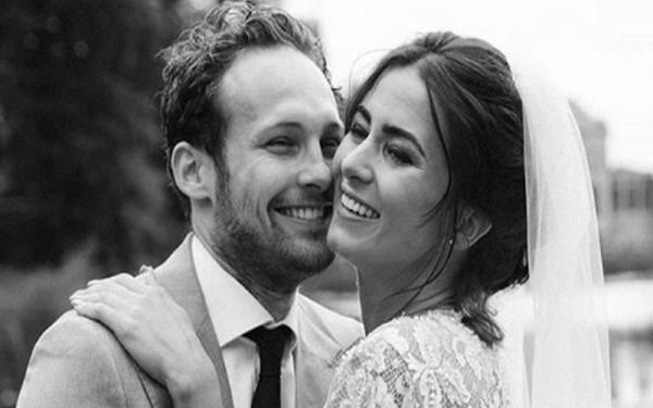 Daley Blind dan Candy Rae-Fleur menikah pada 2019. (Foto: Telegraaf)