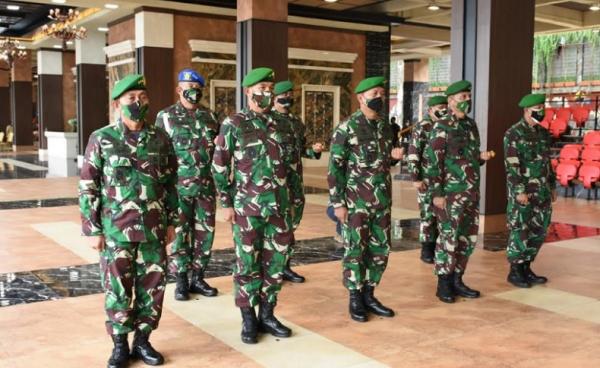 Sertijab TNI AD 2 Sertijab Tujuh pejabat utama TNI AD di Mabesad, Kamis (1/4/2021). (Foto: Dispenad)