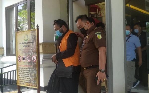 IWM ditahan di Polda Bali. (Foto: Antara/Ayu Khania Pranisitha)