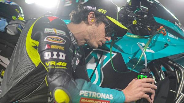 Valentino Rossi Pembalap Petronas SRT Yamaha, Valentino Rossi kembali mengecewakan pada MotoGP Doha, Senin (5/4/2021) dini hari WIB. (Foto: Instagram @valeyellow46)