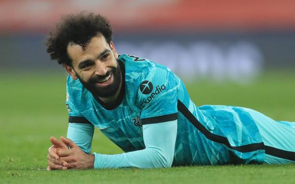 Winger Liverpool Mohamed Salah lebih hebat dari Thiery Henry usai menyumbang gol dalam kemenangan 3-0 atas Arsenal, Minggu (4/4/2021) dini hari WIB. (Foto: Reuters)