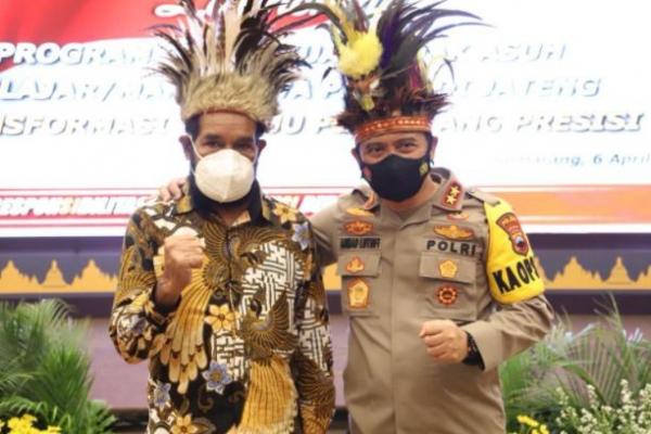 Kapolda Jateng Irjen Pol Ahmad Luthfi saat meluncurkan program Pola Anak dan Orang Tua Asuh Pelajar/Mahasiswa asli Papua di Jateng. (Foto: ist)