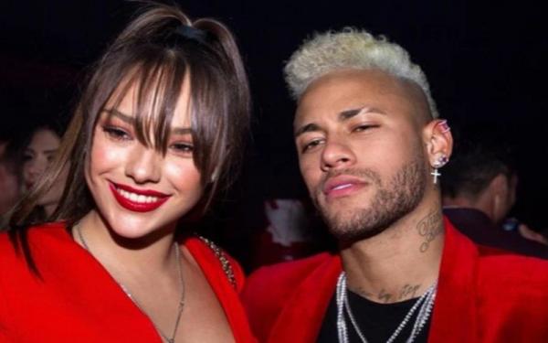 Katerina Safarova dan Neymar Jr Katerina Safarova dan Neymar Jr. (Foto: The Sun)