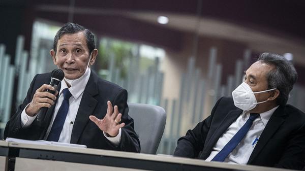 Ketua Dewas KPK Tumpak Hatorangan Panggabean menyampaikan soal pegawai KPK yang mencuri barang bukti emas 1,9 Kg, di Gedung KPK, Jakarta, Kamis (8/4/2021). (Foto: Ariedwi Satrio)