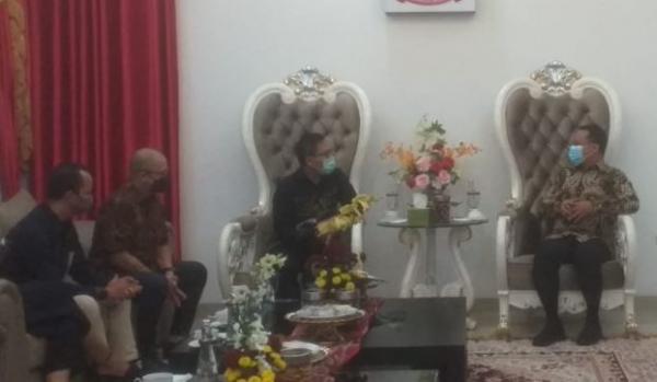 Jajaran Manajemen MNC Portal Indonesia saat beraudiensi dengan Plt Gubernur Sulsel Andi Sudirman Sulaiman, Kamis (8/4/2021). (Foto: MNC Portal/Andi Deri Sunggu)