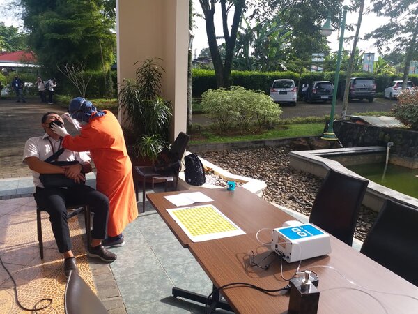 Mematuhi protokol kesehatan, pelatihan yang digelar secara tatap muka ini didahulukan dengan tes swab antigen bagi peserta sebelum dipersilahkan masuk ke ruangan dan diharuskan semua peserta menggunakan masker dengan baik dan benar sepanjang acara.