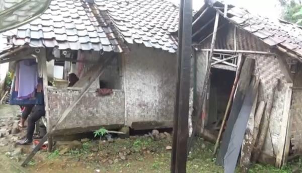 Gubuk tempat tinggal Siti Nuraida di Desa Cimanggu, Pandeglang, Banten. (Foto: iNews.id/Iskandar Nasution)