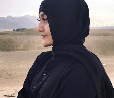 Siti Badriah Siti Badriah memakai hijab hitam saat umroh.