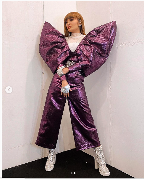 13Sibad Busana Jumpsuit Gaya Siti Badriah mengenakan Jumpsuit (Foto : Instagram)