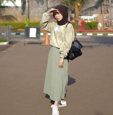 Lesty Kejora dengan tas puluhan juta.