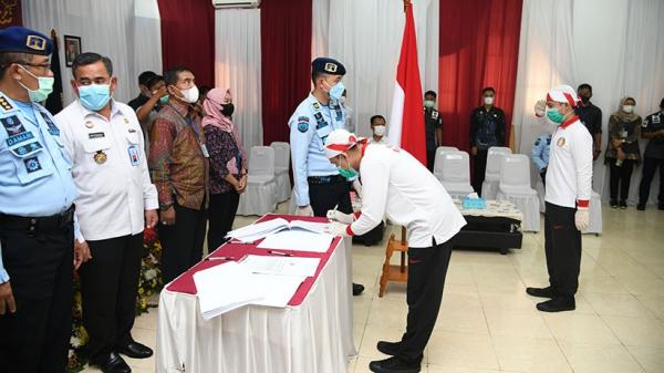 Ikrar setia 34 napi kasus terorisme di Lapas Gunung Sindur, Bogor. (Foto: Kemenkumham)