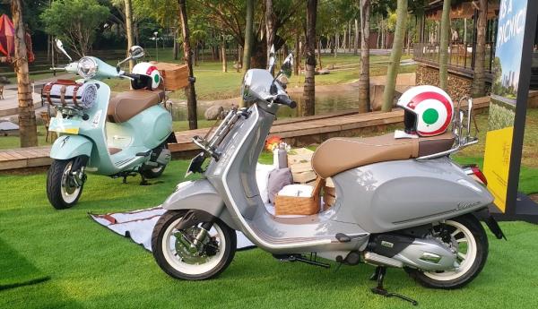 Screenshot 20210416 220820 Gallery Anggota Komisi I DPR Sukamta menyerahkan cinderamata pada Seminar Merajut Nusantara. (Foto: istimewa)