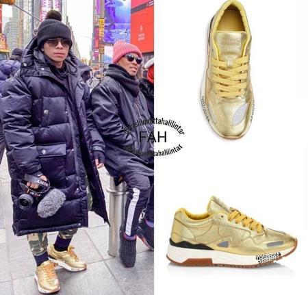 Atta Versace Atta memakai sneakers Versace.