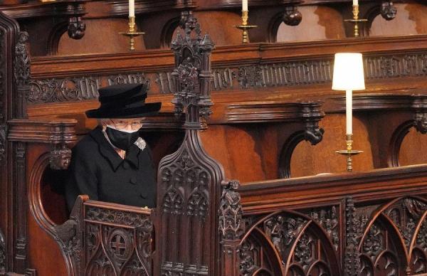 000 Elizabeth Ii Philip Reu