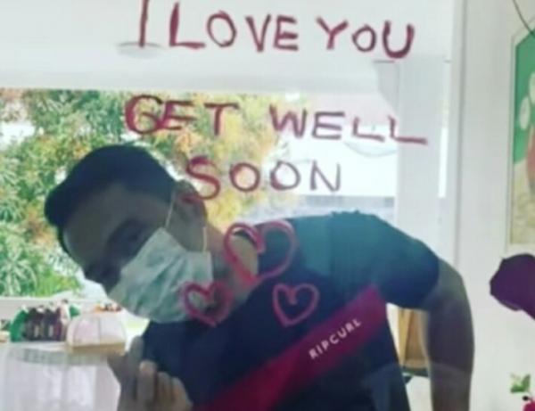 Romantisnya Kang Emil ke Istri yang Sedang Isolasi Mandiri : Tulis I Love You di Kaca