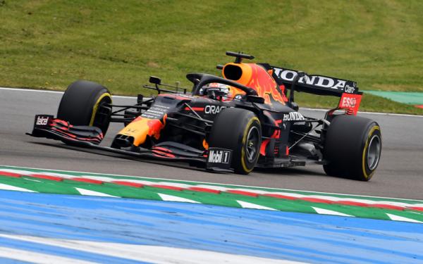 Max Verstappen Max Verstappen naik podium teratas F1 GP Emilia Romagna 2021, Minggu (18/4/2021) malam WIB. (Foto: Reuters)