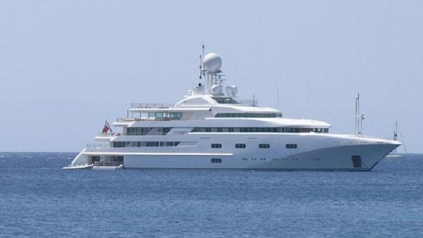Kapal Pesiar Mini Pangeran MBS Seharga Rp857 Miliar Terlihat di Pantai Inggris