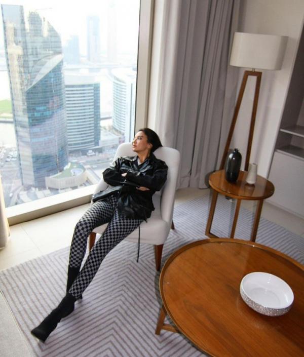 20raline1 Raline Shah selalu tampil modis saat liburan. (Foto : Instagram Foto : Instagram @ralineshah)