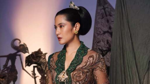 Dian Sastrowardoyo saat memerankan tokoh Kartini.