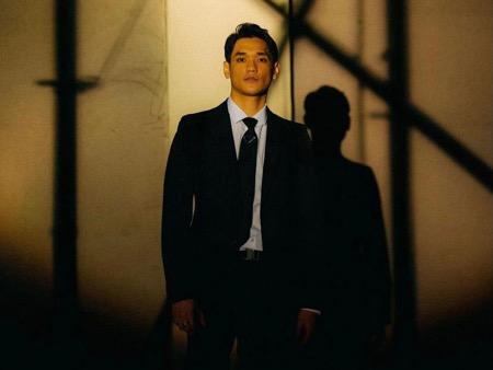 Afgan tampil dengan jas lengkap. Afgan tampil dengan jas lengkap.