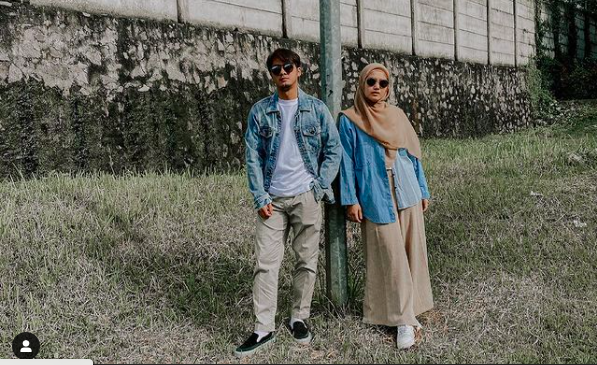 Ricky Harun dan Herfiza Novianti bergaya kompak Ramadhan.(Foto: Instagram/Ricky Harun)