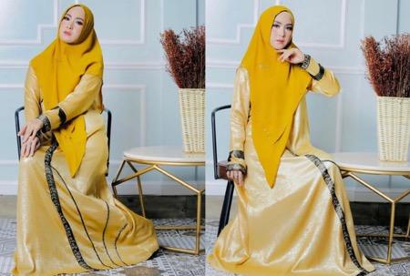 April Jasmine 1 April Jasmine tampil dalam busana kuning cerah.