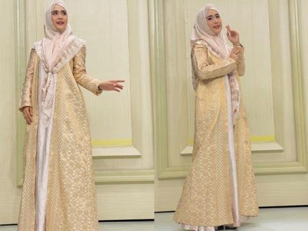 April tampil dengan nuansa gold.