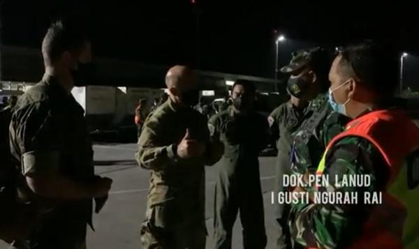 Kordinasi pencarian KRI Nanggala dengan pihak asing di Lanud Ngurah Rai, Bali. (Foto: dok Lanud Ngurah Rai)