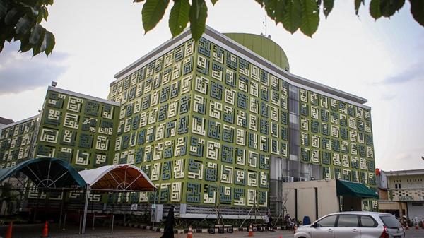 Masjid yang dindingnya dipenuhi kaligrafi Asmaul Husna. (Foto: Antara))